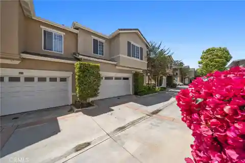 Fully Remodeled Beach-Close Home
