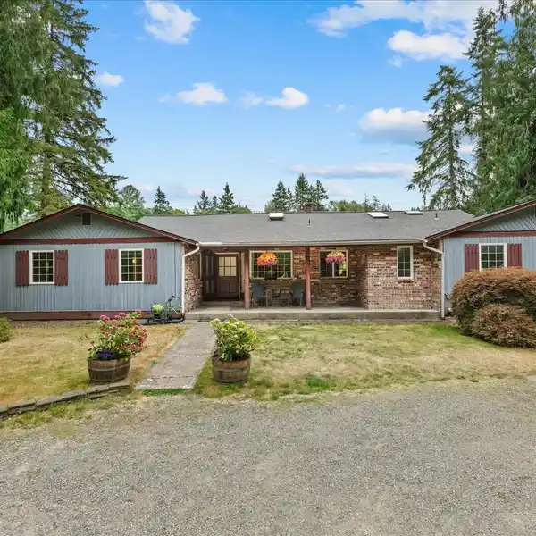 KENT EQUESTRIAN ESTATE ON 2.8 ACRES