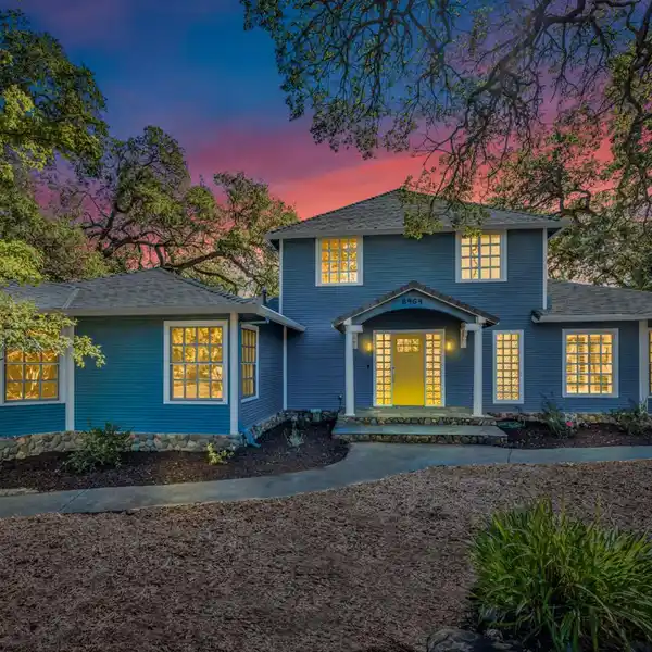 STATELY HOME WITH AN EXPANSIVE BACKYARD