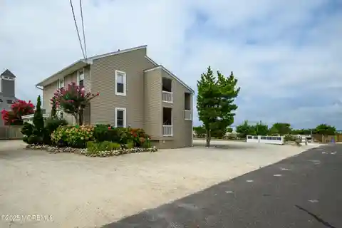 Bayfront Top-Floor Condo