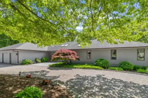 Architecturally Designed Executive Embankment Ranch
