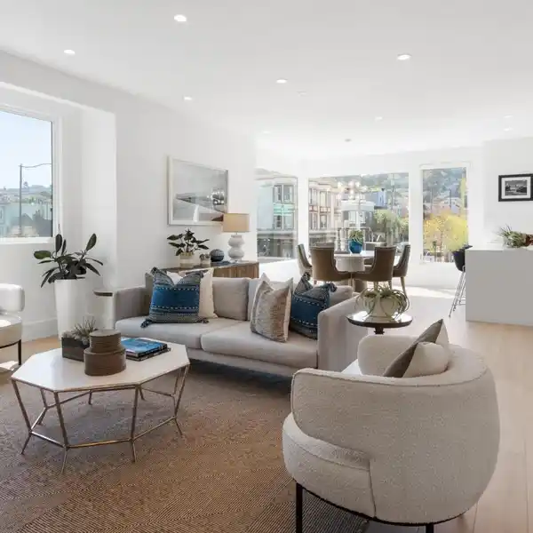 SPACIOUS FLAT WITH INCREDIBLE ATTENTION TO DETAIL