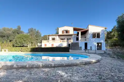 Spacious House to Renovate with Pool and Tennis Court