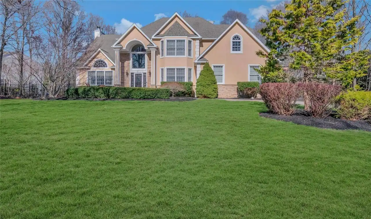 Beautifully Maintained Colonial Home