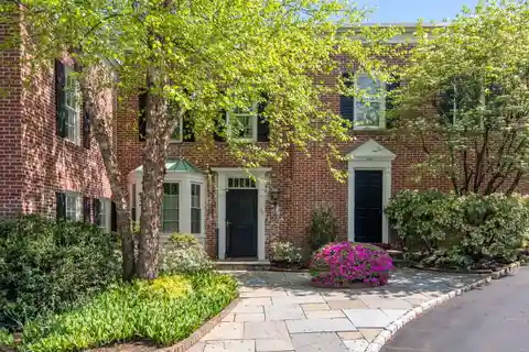 Beautiful Unit in Coveted Canaan Square