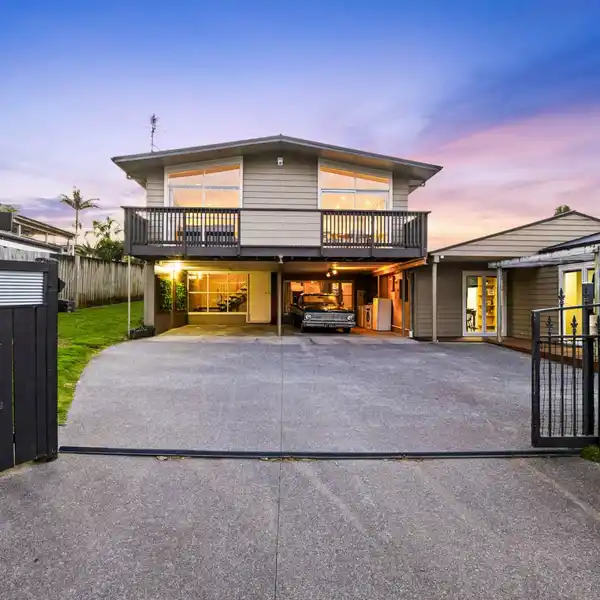 GENEROUS FREEHOLD SECTION WITH ENDLESS POSSIBILITIES