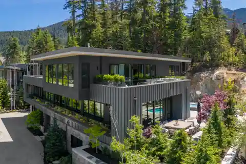 Masterfully Crafted Ski-in/ski-out Residence