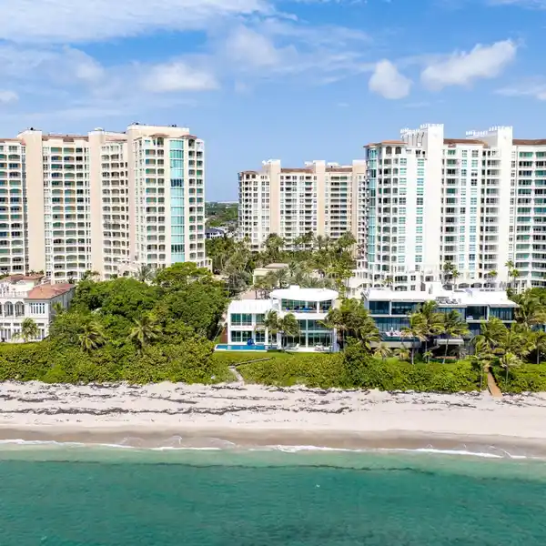 GORGEOUS UNIT WITH AWE-INSPIRING VIEWS