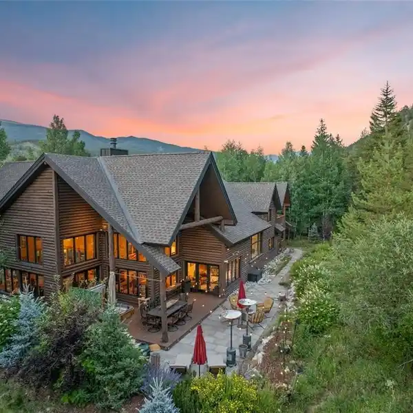 SERENE MOUNTAIN HOME BACKING TO WHITE RIVER NATIONAL FOREST
