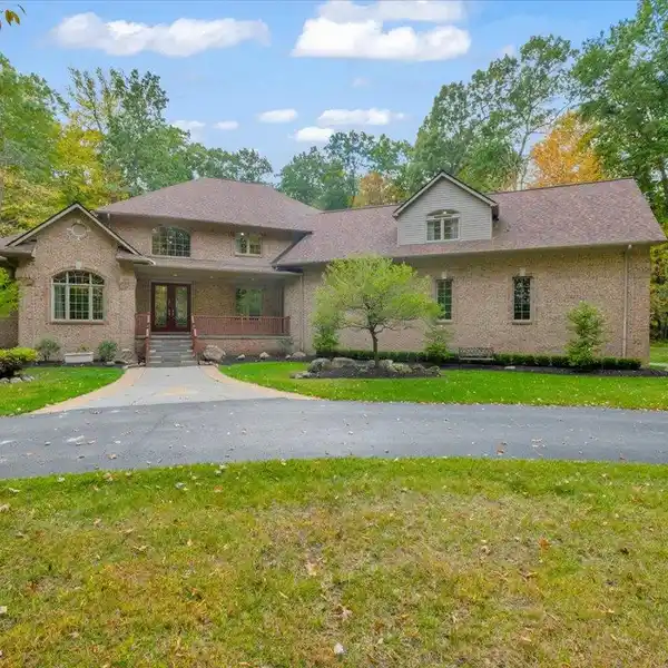 LUXURIOUS GATED ESTATE SURROUNDED BY NATURE