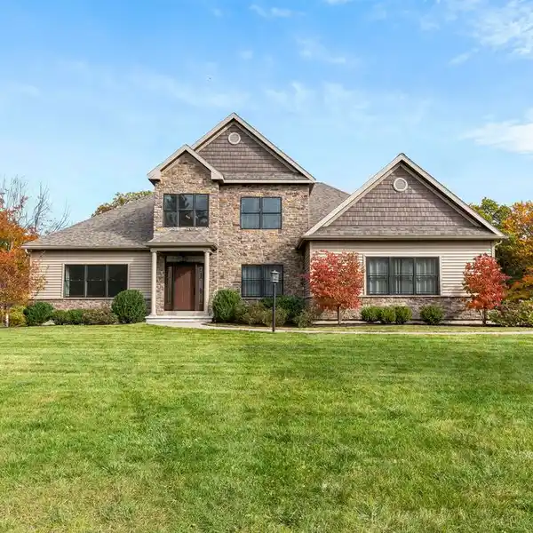 CUSTOM-BUILT ELEGANCE WITH EXCEPTIONAL MODERN CRAFTSMANSHIP