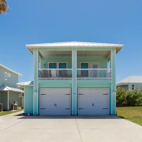 TURNKEY HOME STEPS TO THE BEACH