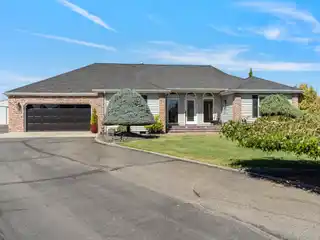 Private Five-Acre Retreat Minutes to Town