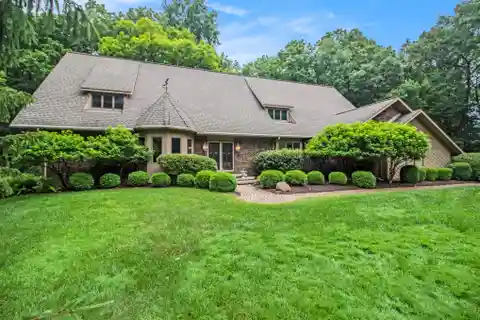 Majestic Home on a Wooded Oasis