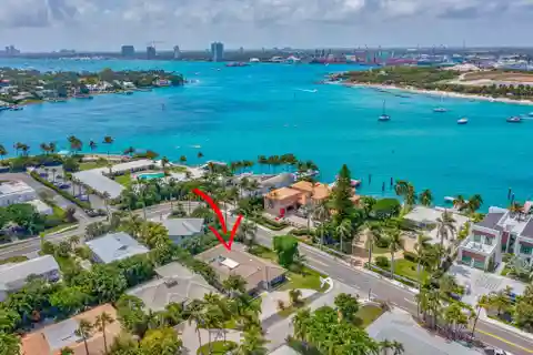 Quaint Palm Beach Shores Home with Waterway Views
