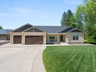 Immaculate Home with Beautiful Rogue River Frontage