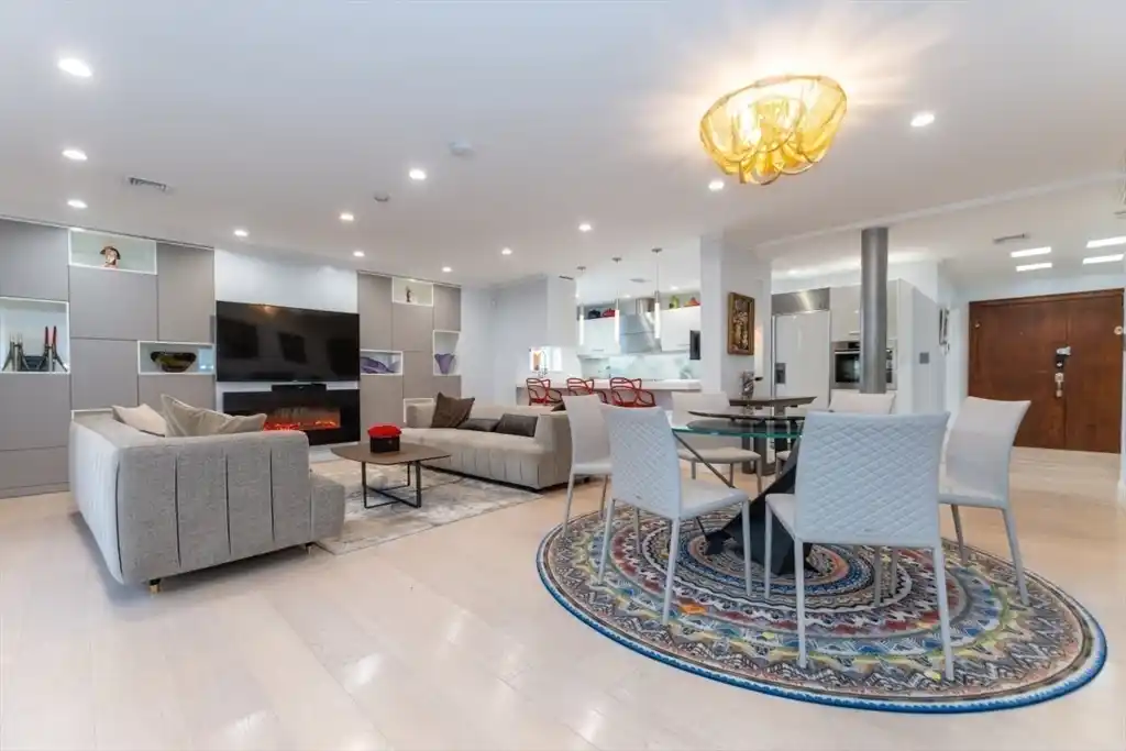 Rare Three Bedroom Corner Unit in the Commonwealth House