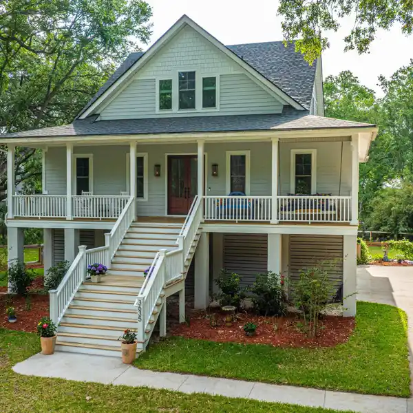 STUNNING CUSTOM-BUILT LOW COUNTRY HOME