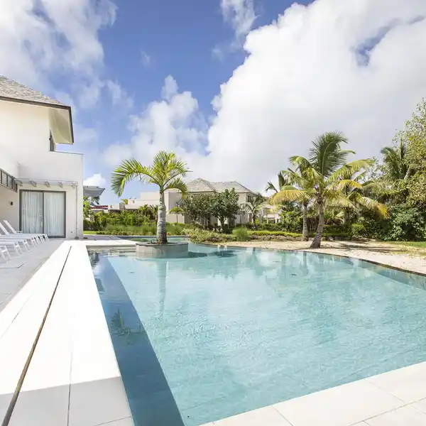 GORGEOUS VILLA IN THE EXCLUSIVE ANAHITA GOLF ESTATE