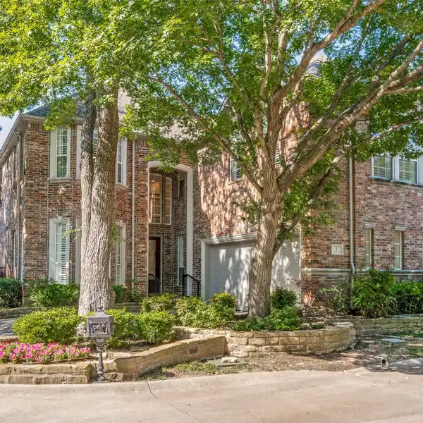 GREAT OPPORTUNITY IN A SMALL GATED COMMUNITY