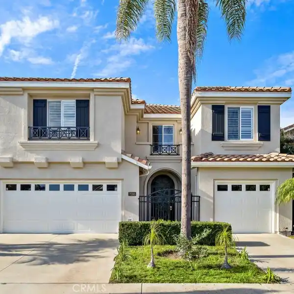 STUNNING LYON SHORES ESTATE