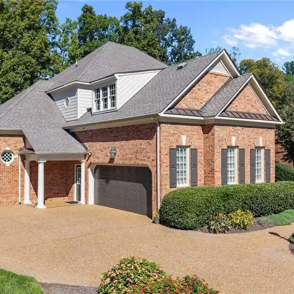 ALL-BRICK KINLOCH BEAUTY WITH SUNROOM SERENITY
