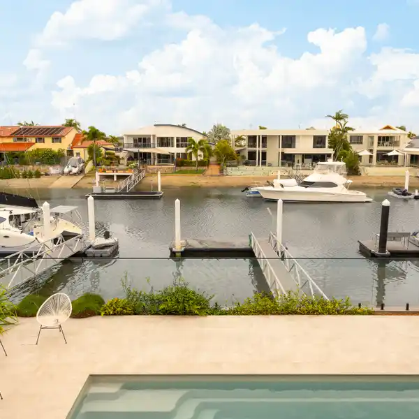 METICULOUS HOME ON A WATERFRONT BLOCK