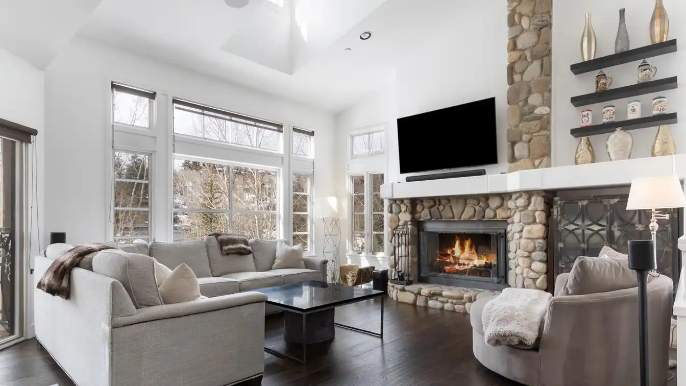 Beautifully Updated End-unit Townhome