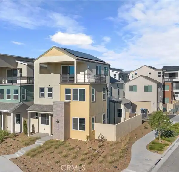 BRAND NEW TRI POINTE HOME ON A CORNER LOT