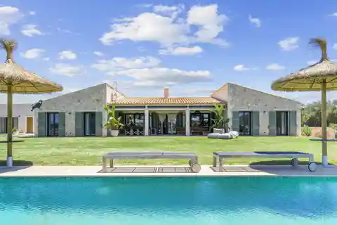 Modern Luxury Villa with Heated Pool in Biniali