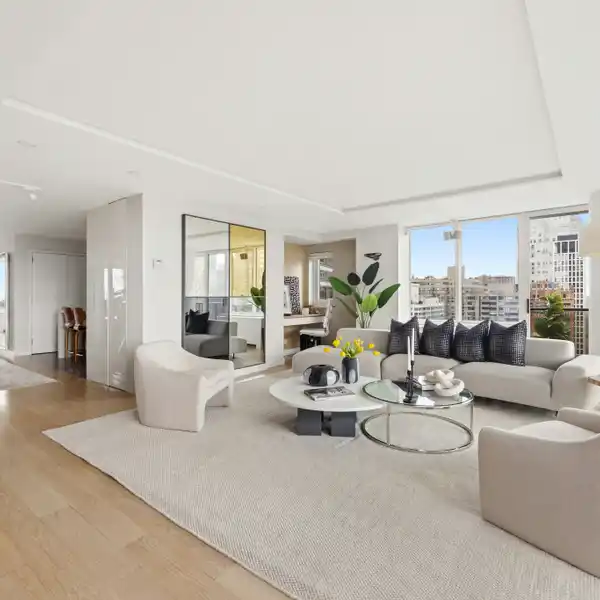 RARE HOME STRETCHING CORNER TO CORNER