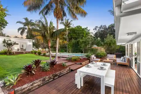 Modernist Gem in a Spectacular Beachside Setting