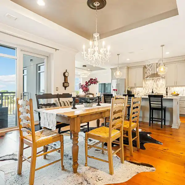 RARE SIXTH-FLOOR CONDO WITH PANORAMIC HARBOR VIEWS