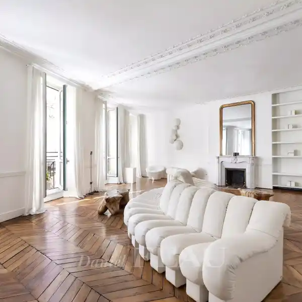 IMMACULATE APARTMENT WITH AN EXCELLENT PLAN