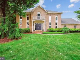 Spacious Classic Colonial in Timberlawn