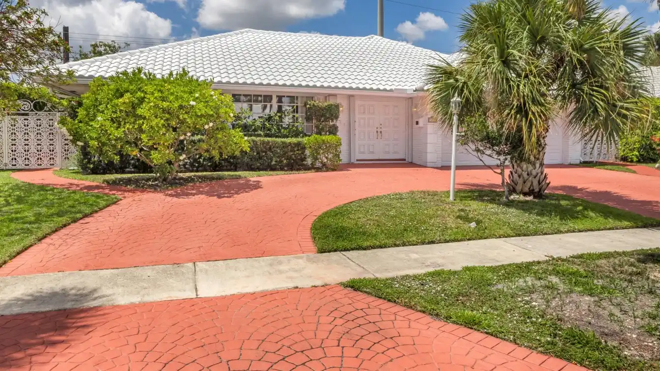Sun-filled Home in Camino Gardens