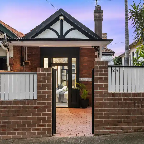 CLASSIC DOUBLE-BRICK HOME IN PRIME MOSMAN POCKET