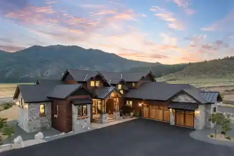New Home on Two Acres in Coyote Ranch Estates
