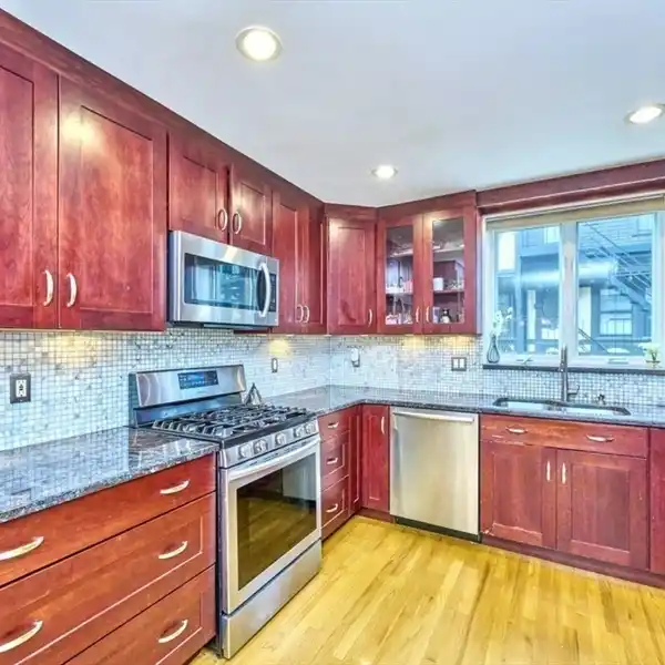 CORNER UNIT IN THE COMMONWEALTH HOUSE