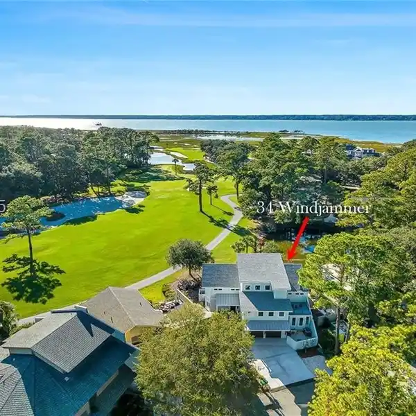 STUNNING AND RENOVATED HOME IN HARBOUR TOWN