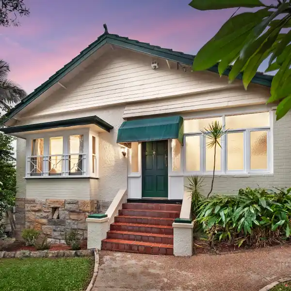 CHARMING CALIFORNIAN BUNGALOW