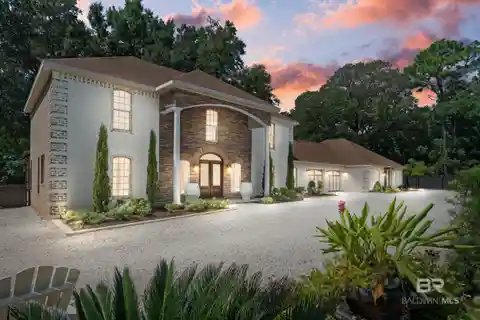 Elegant Fairhope Fruit and Nut District