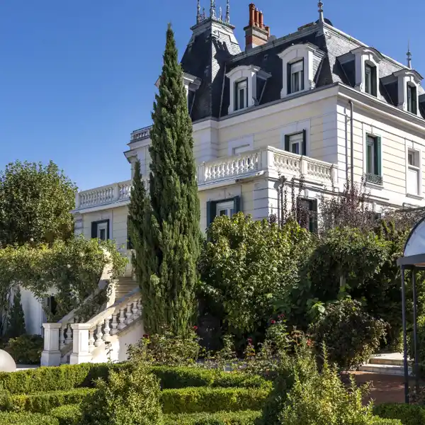 TASTEFULLY AND THOROUGHLY RENOVATED VILLA