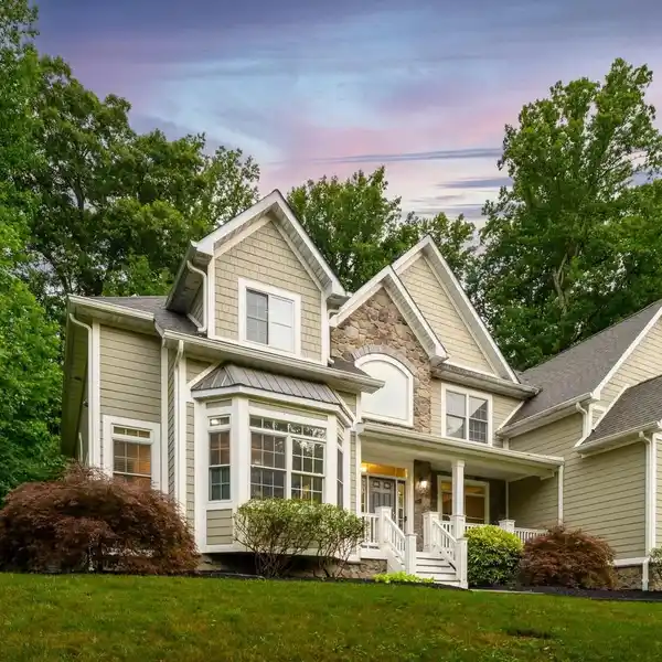 GORGEOUS COLONIAL FAMILY HOME