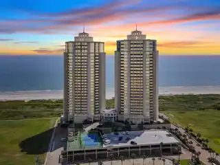 Exceptional 20th-Floor Residence