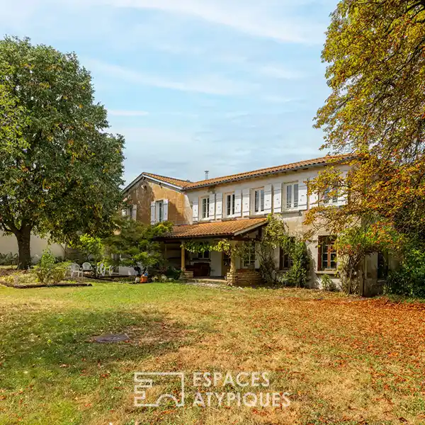 SPACIOUS RENOVATED RETREAT IN PICTURESQUE NEIGHBORHOOD