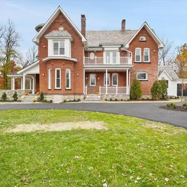 PRISTINE NEW HOME BEHIND A TIMELESS VICTORIAN FACADE