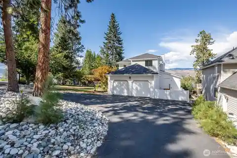 Sunnybank Gem with Boat Slip Included