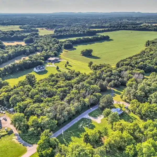 PRIVATE CUSTOM ESTATE ON EXPANSIVE SCENIC ACREAGE
