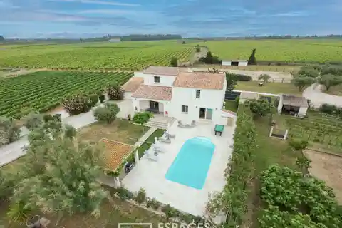 Idyllic Estate Between Vineyards, Ponds, and Nature